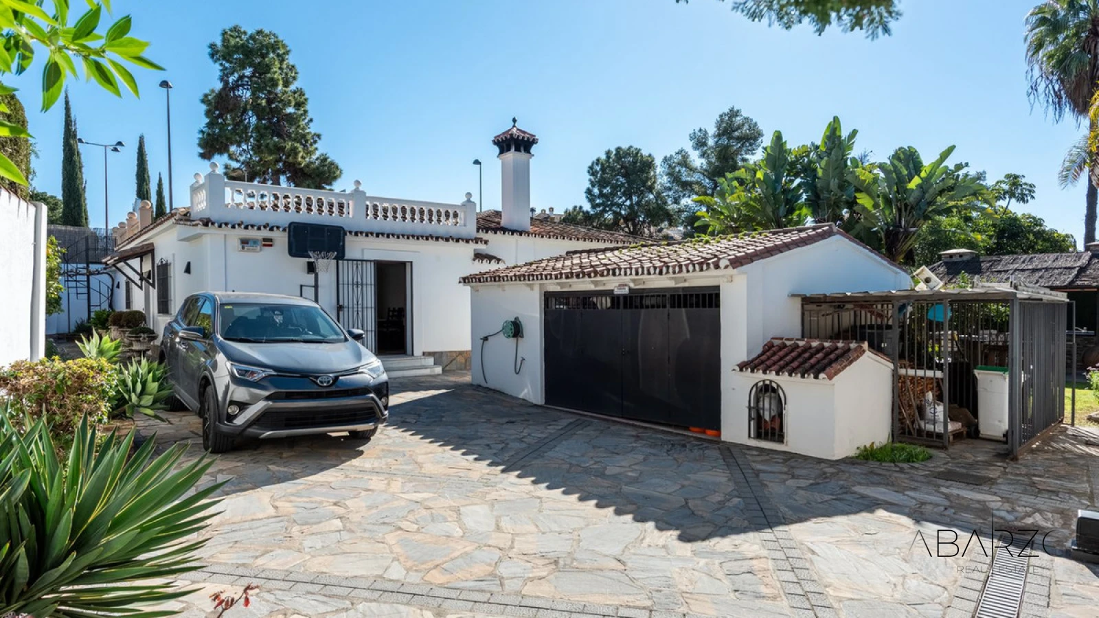 South-facing villa in La Carolina, Marbella with pool and BBQ area — interior, Golden Mile, Marbella (29 of 29)