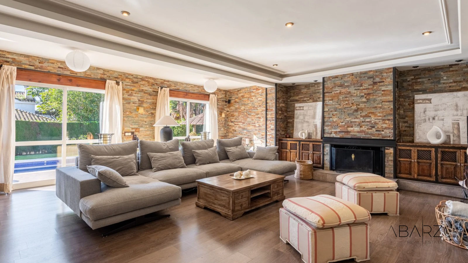 South-facing villa in La Carolina, Marbella with pool and BBQ area — interior, Golden Mile, Marbella (2 of 29)