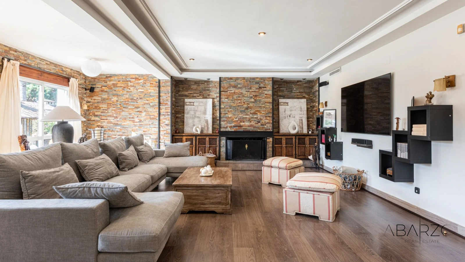South-facing villa in La Carolina, Marbella with pool and BBQ area — interior, Golden Mile, Marbella (4 of 29)