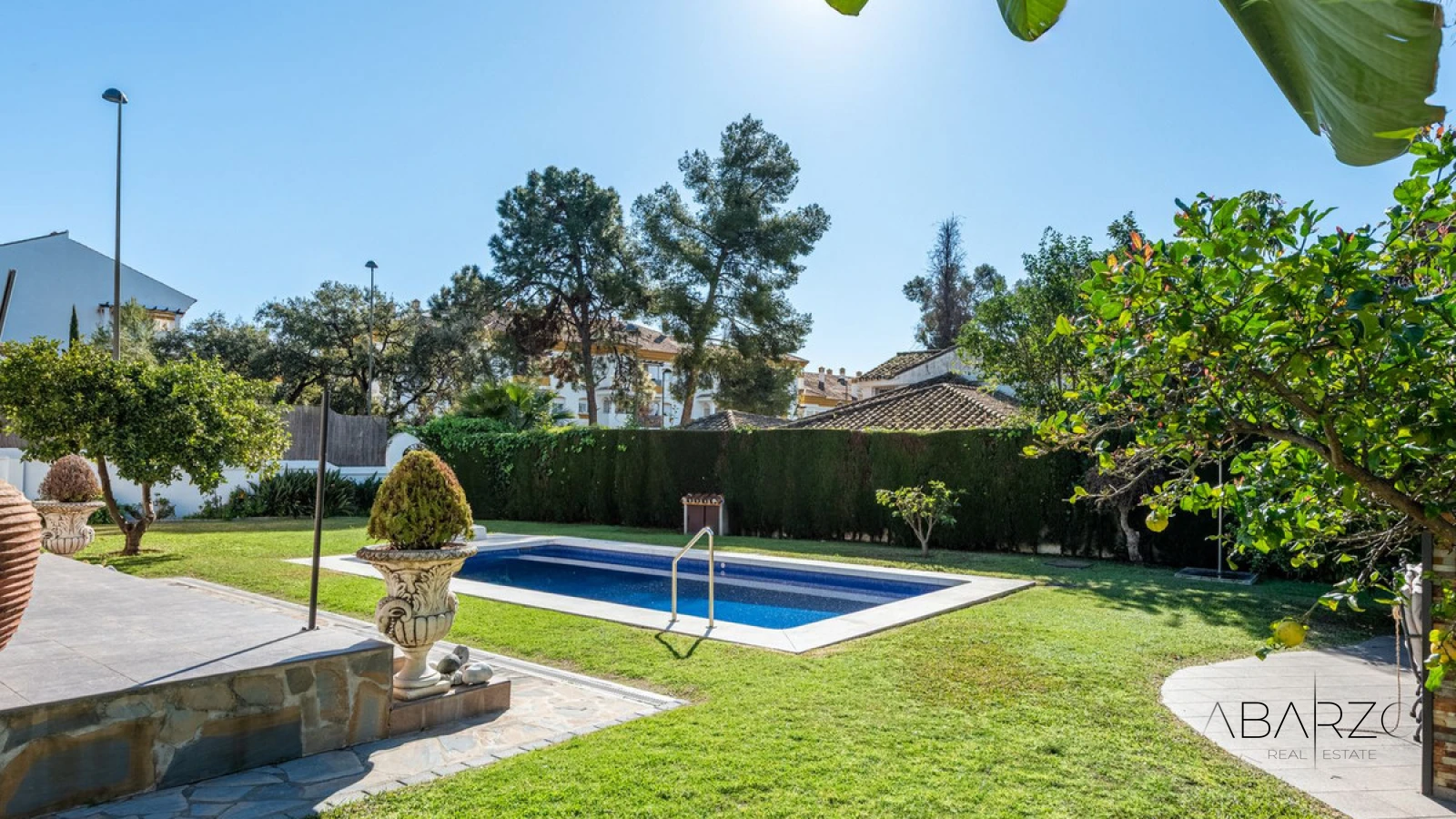 South-facing villa in La Carolina, Marbella with pool and BBQ area — interior, Golden Mile, Marbella (22 of 29)
