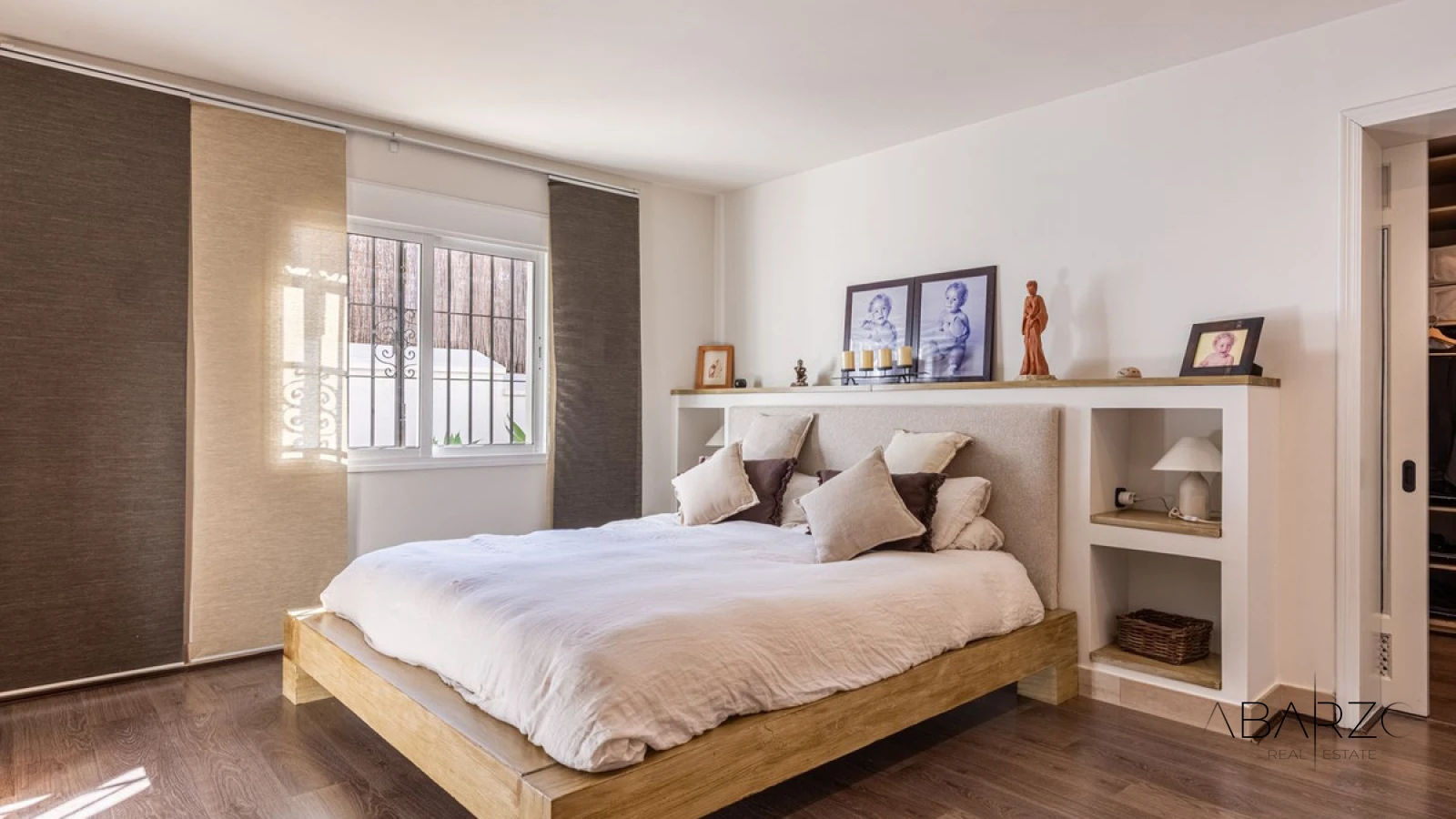 South-facing villa in La Carolina, Marbella with pool and BBQ area — interior, Golden Mile, Marbella (9 of 29)