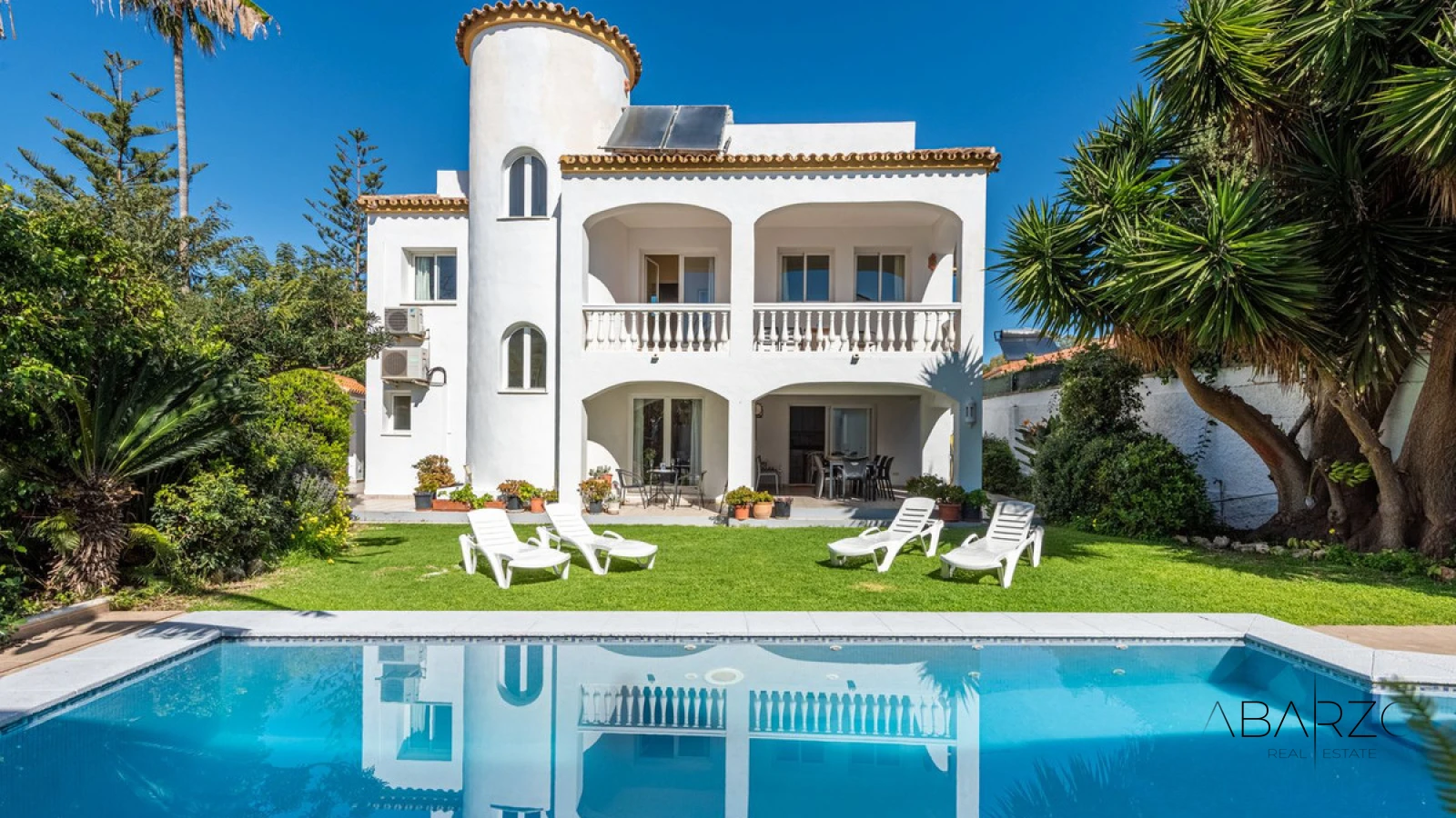 Очаровательная Испанская Вилла с Видом на Море в Linda Vista Baja, 100м от Пляжа — luxury property for sale in San Pedro de Alcántara