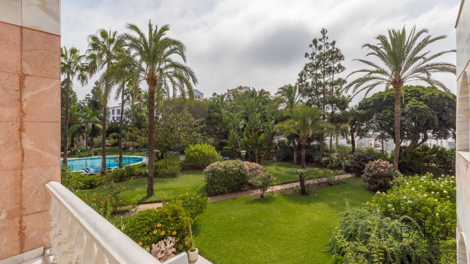 Дуплекс у пляжа с видом на море в Пуэрто Банус — luxury property for sale in Puerto Banús, Marbella