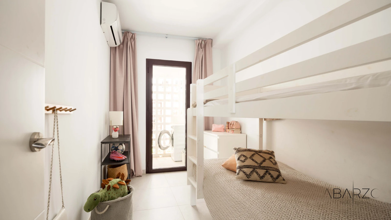 Three-Bedroom Apartment in Nueva Andalucía with La Concha Views and Pools — interior, Nueva Andalucía, Marbella (13 of 25)