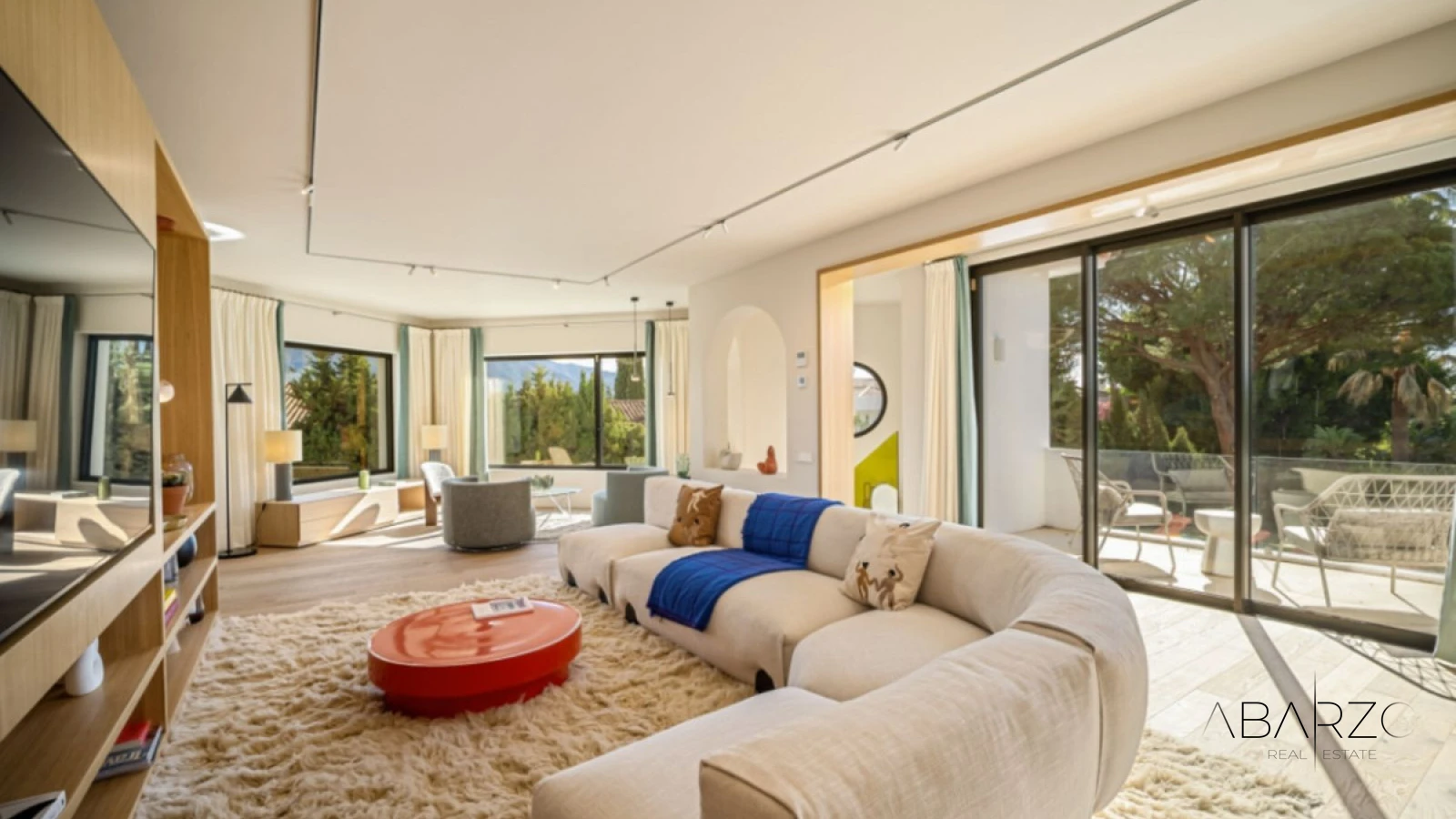 Mediterranean-style villa in Nueva Andalucía with private pool and garden privacy — interior, Nueva Andalucía, Marbella (4 of 11)