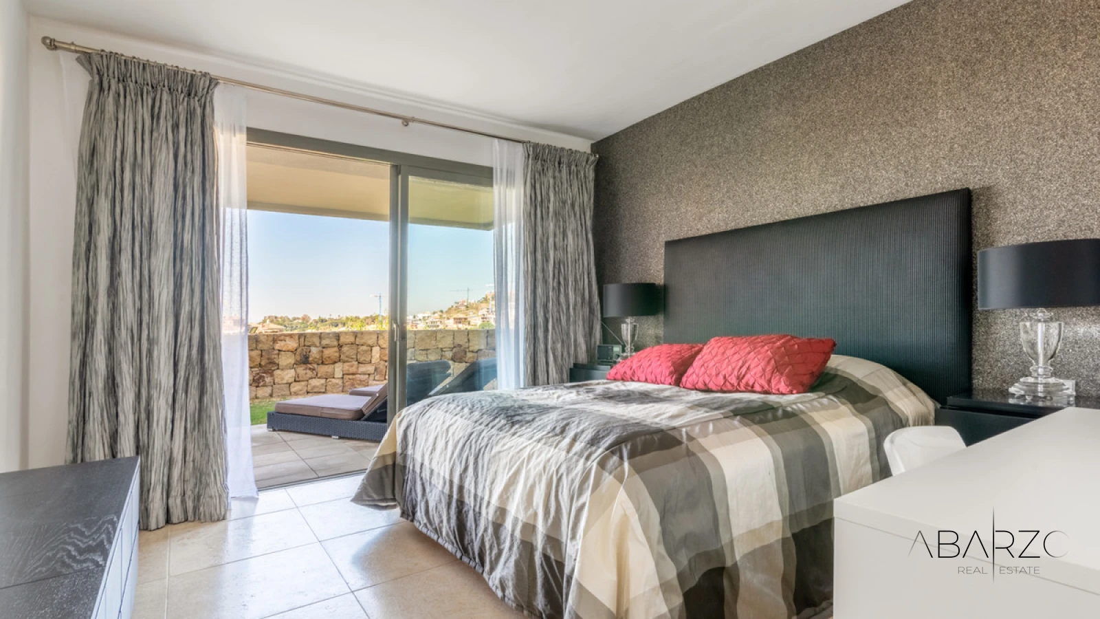Stylish Garden Apartment in Los Flamingos with Golf Course and Sea Views — interior, Los Flamingos, Benahavís (14 of 22)