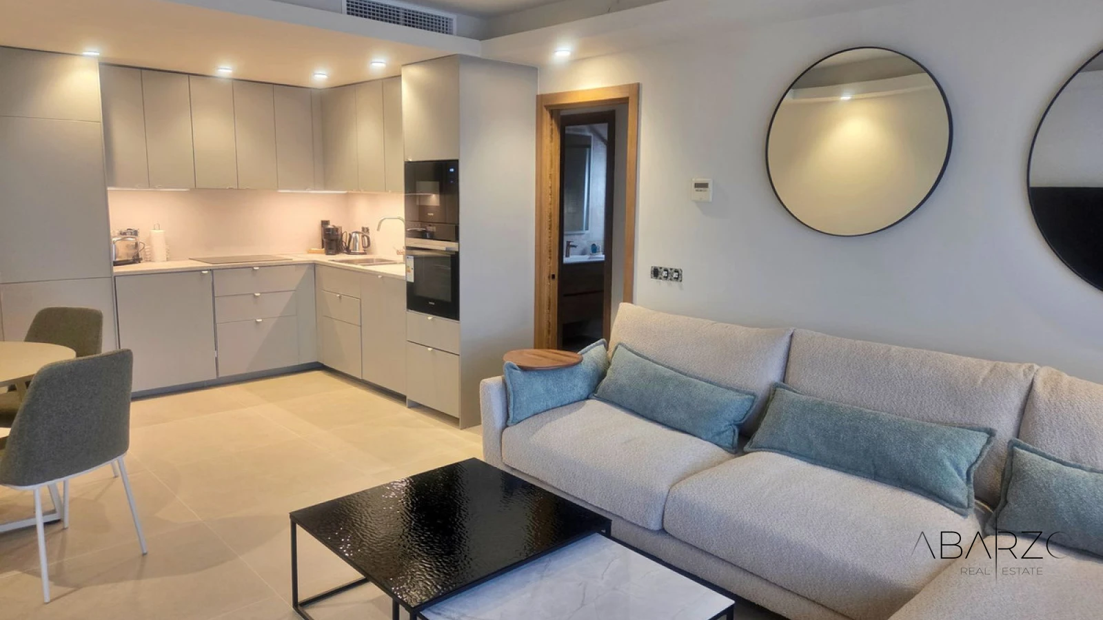 Отремонтированная трёхспальная квартира в Jardines del Puerto, Пуэрто Банус — interior, Puerto Banús, Marbella (3 of 13)