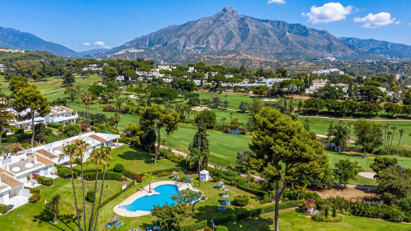Penthouse duplex in Nueva Andalucia with golf views and rooftop solarium — interior, Nueva Andalucía, Marbella (32 of 38)