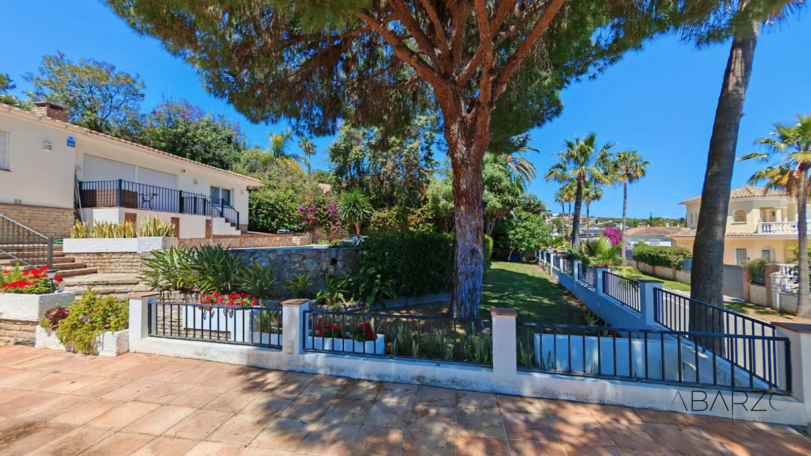 Beachside Villa with Private Pool in Marbesa, Marbella – 5 Bedrooms, South/East Orientation — interior, Marbesa, Marbella (3 of 18)
