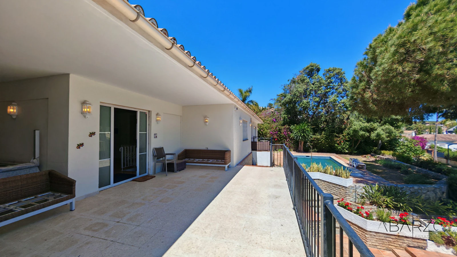 Beachside Villa with Private Pool in Marbesa, Marbella – 5 Bedrooms, South/East Orientation — interior, Marbesa, Marbella (16 of 18)