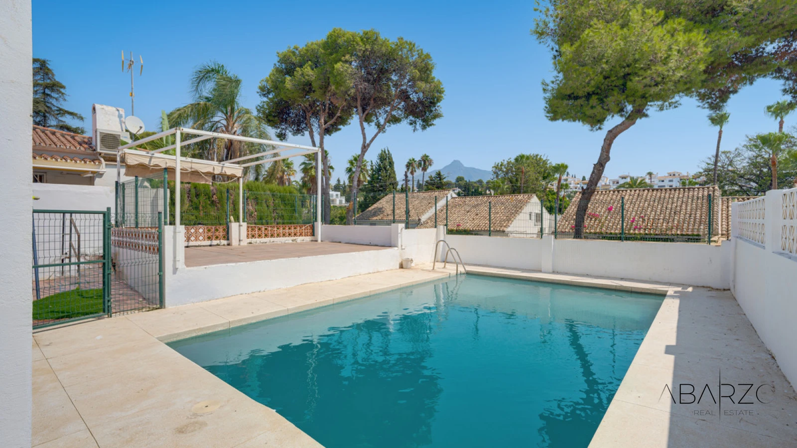 Reform Opportunity: Detached Villa Plot in Prime Nueva Andalucía Near Beach and Puerto Banús — interior, Nueva Andalucía, Marbella (2 of 16)