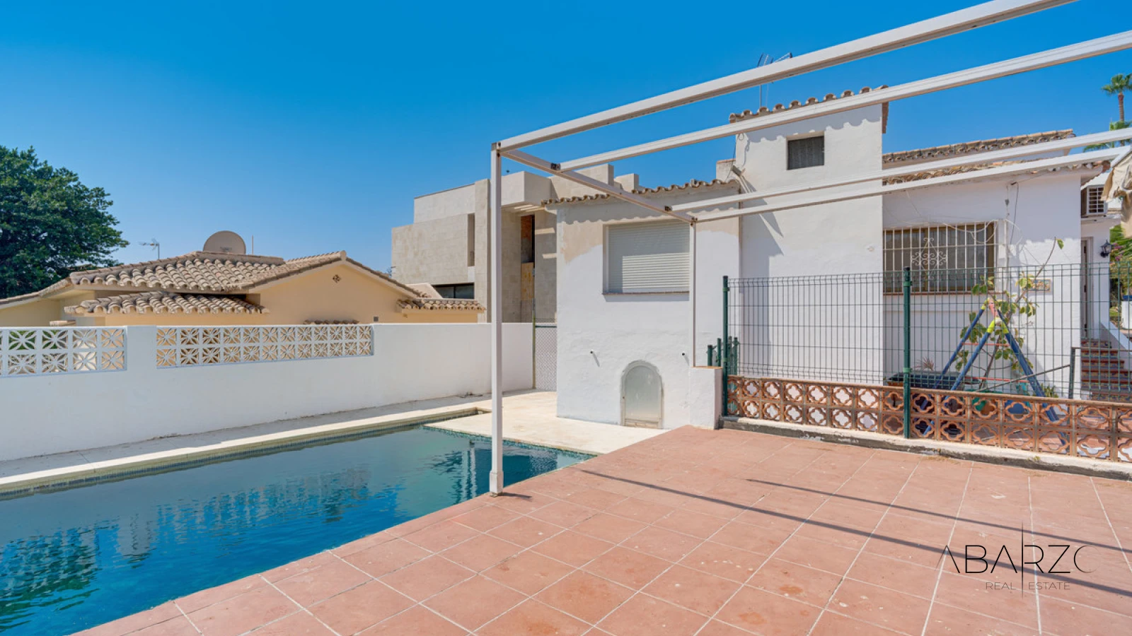 Reform Opportunity: Detached Villa Plot in Prime Nueva Andalucía Near Beach and Puerto Banús — interior, Nueva Andalucía, Marbella (3 of 16)