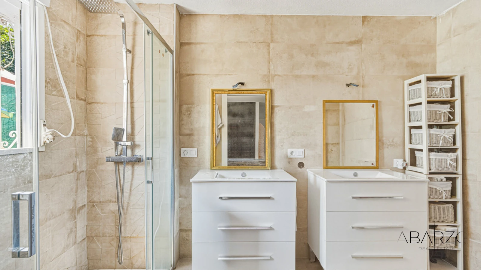 Reform Opportunity: Detached Villa Plot in Prime Nueva Andalucía Near Beach and Puerto Banús — interior, Nueva Andalucía, Marbella (10 of 16)