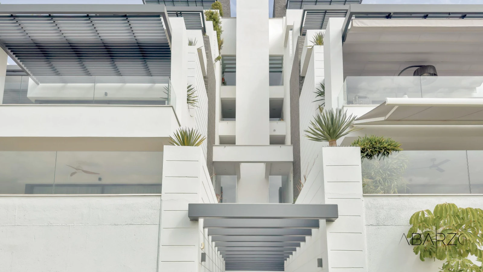 Exceptional 2-Bedroom Apartment in La Quinta, Benahavís with Private Terraces and Luxury Amenities — interior, La Quinta, Benahavís (24 of 33)