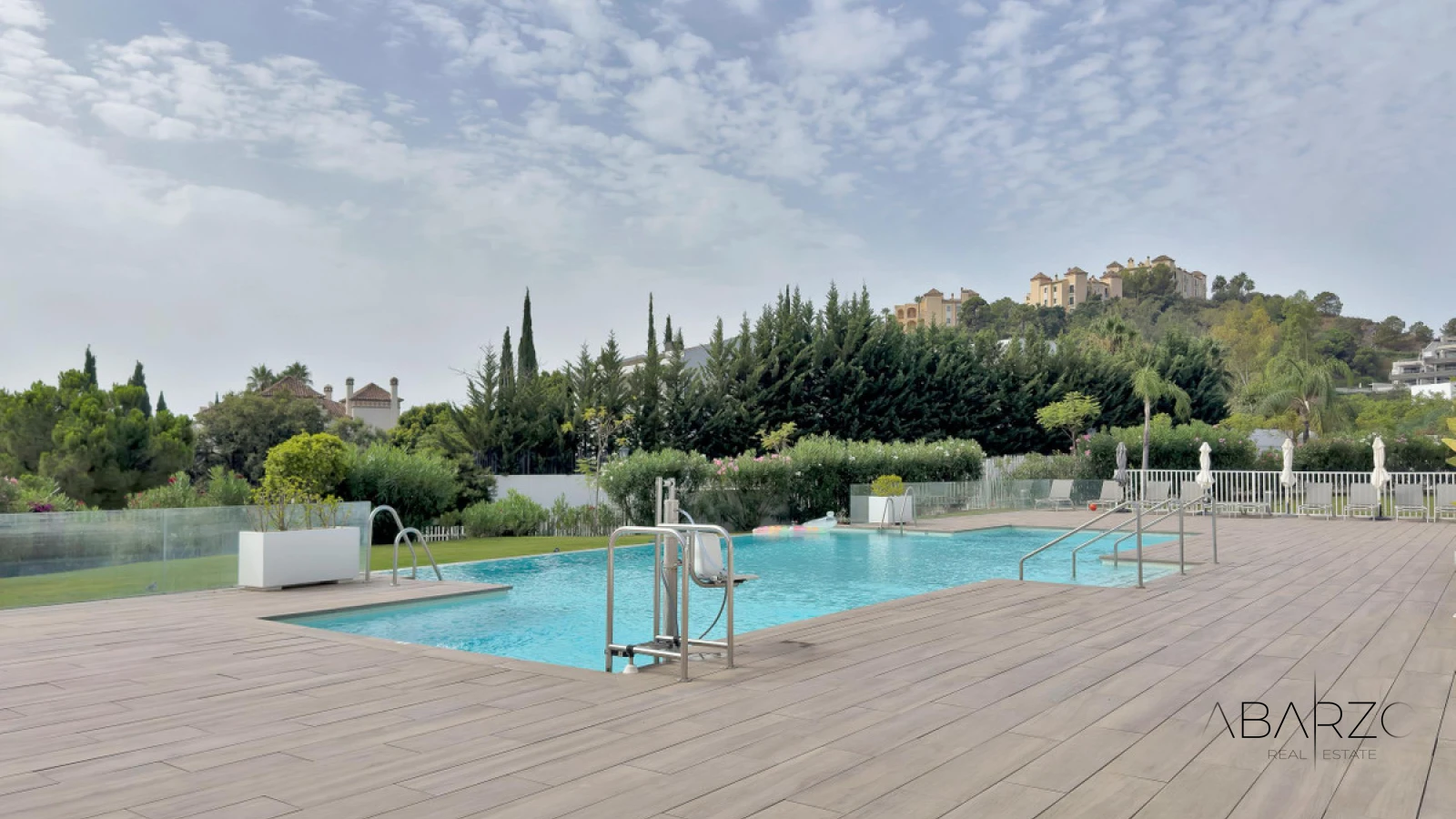 Exceptional 2-Bedroom Apartment in La Quinta, Benahavís with Private Terraces and Luxury Amenities — interior, La Quinta, Benahavís (25 of 33)