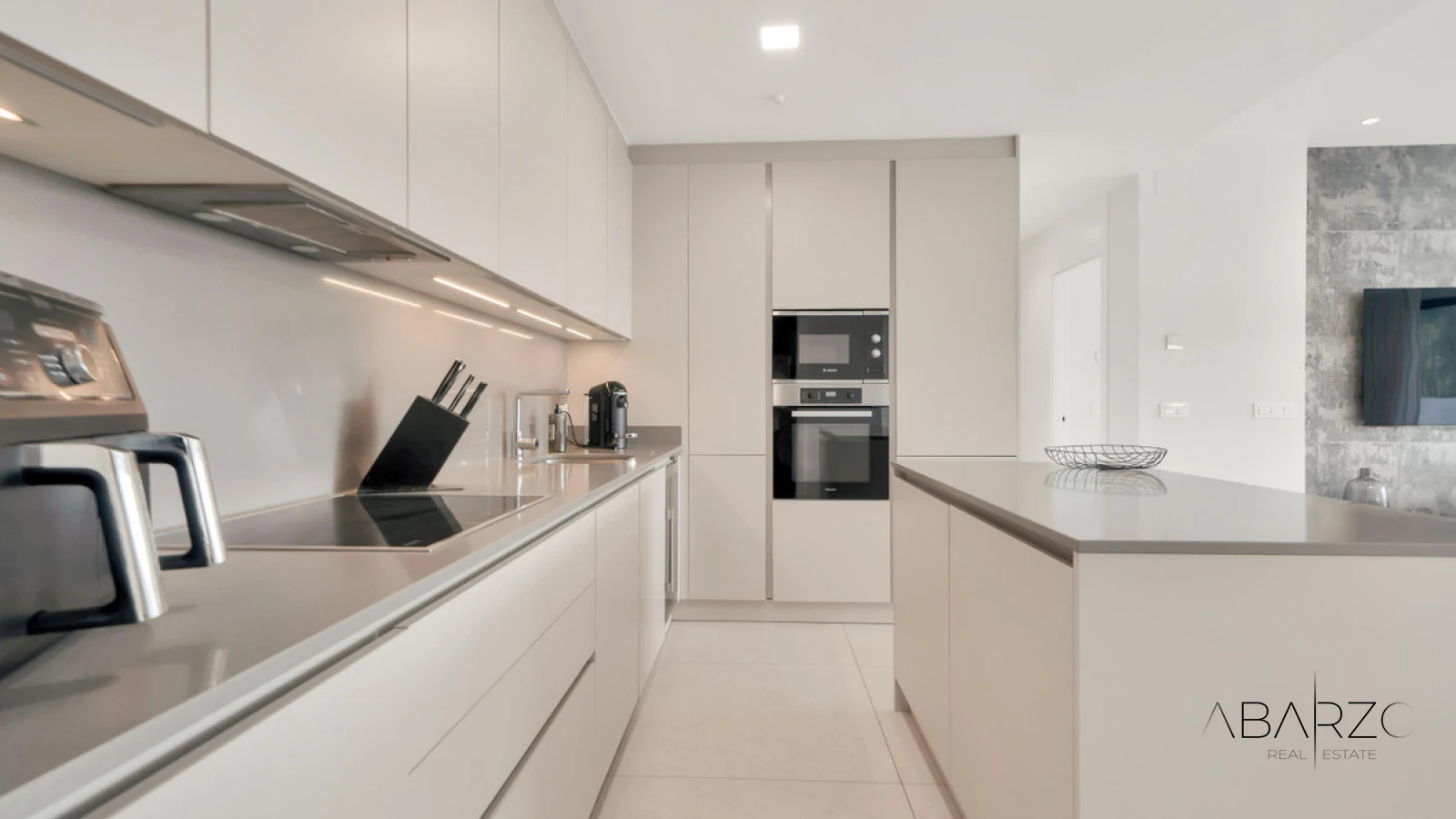 Exceptional 2-Bedroom Apartment in La Quinta, Benahavís with Private Terraces and Luxury Amenities — interior, La Quinta, Benahavís (11 of 33)