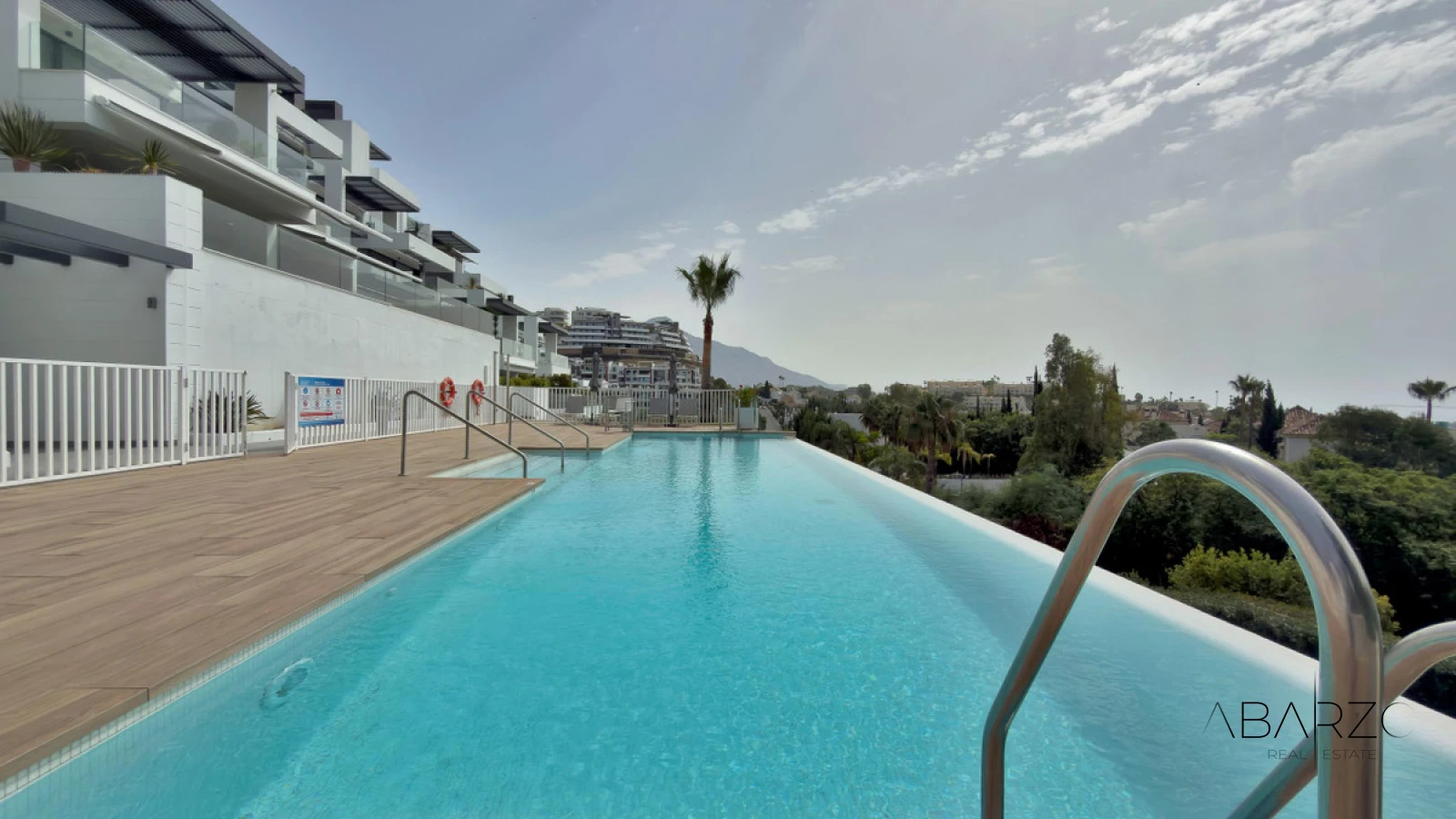 Exceptional 2-Bedroom Apartment in La Quinta, Benahavís with Private Terraces and Luxury Amenities — interior, La Quinta, Benahavís (31 of 33)