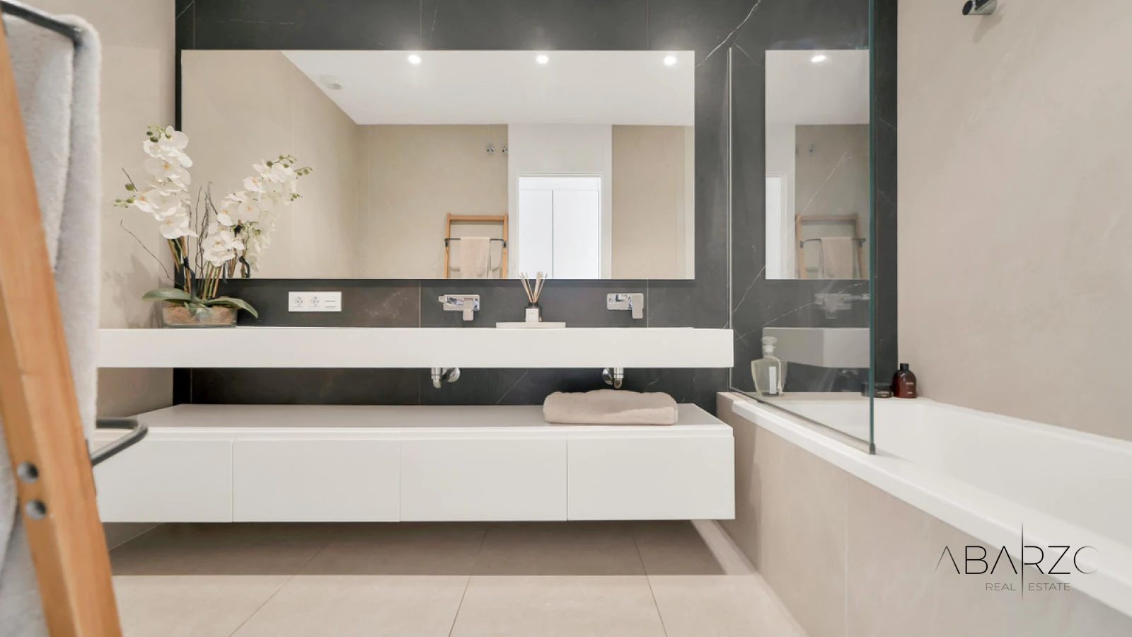 Exceptional 2-Bedroom Apartment in La Quinta, Benahavís with Private Terraces and Luxury Amenities — interior, La Quinta, Benahavís (14 of 33)