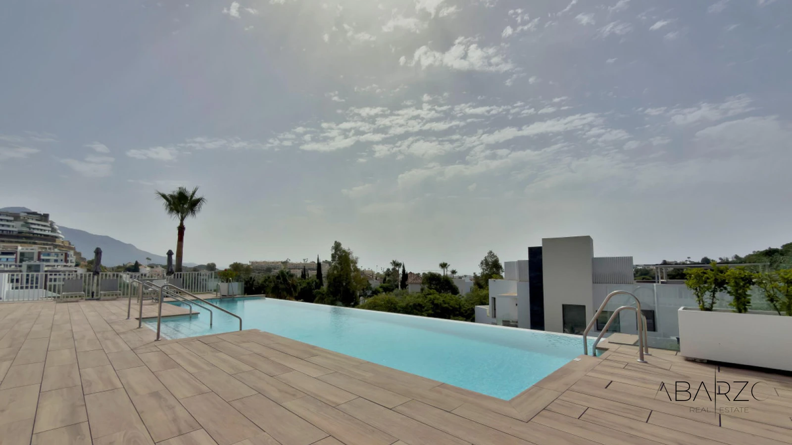 Exceptional 2-Bedroom Apartment in La Quinta, Benahavís with Private Terraces and Luxury Amenities — interior, La Quinta, Benahavís (30 of 33)