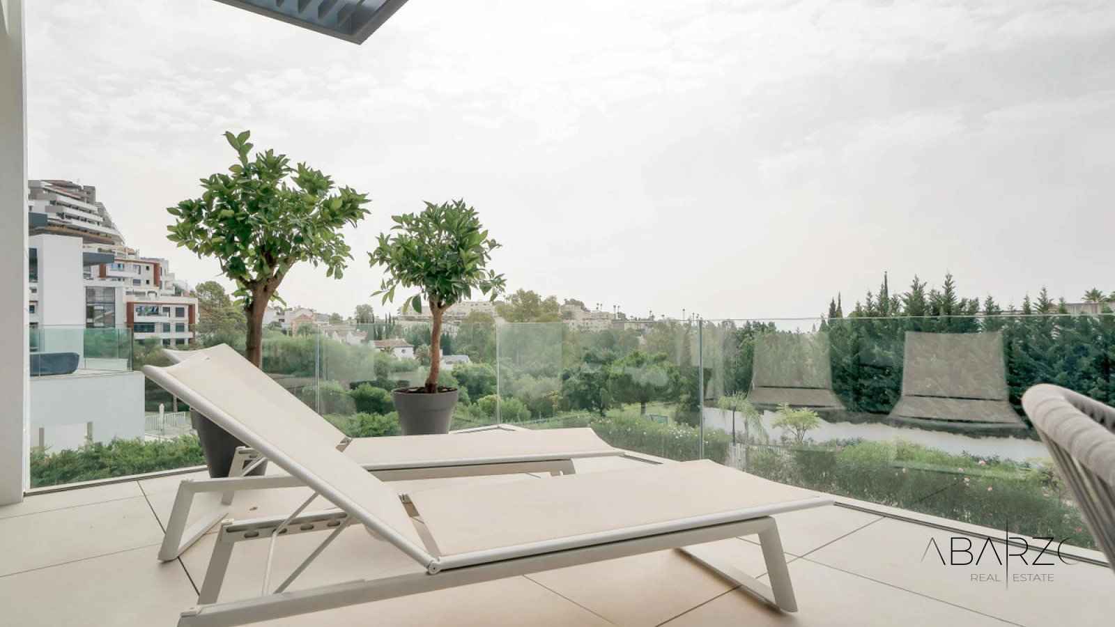 Exceptional 2-Bedroom Apartment in La Quinta, Benahavís with Private Terraces and Luxury Amenities — interior, La Quinta, Benahavís (21 of 33)