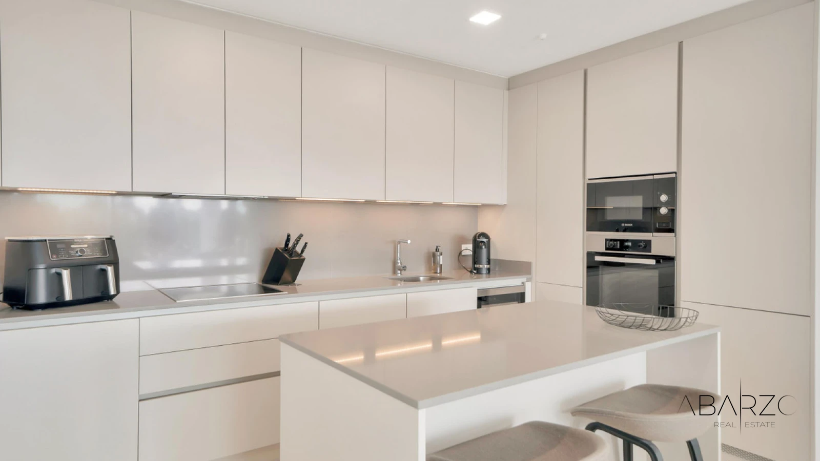 Exceptional 2-Bedroom Apartment in La Quinta, Benahavís with Private Terraces and Luxury Amenities — interior, La Quinta, Benahavís (10 of 33)