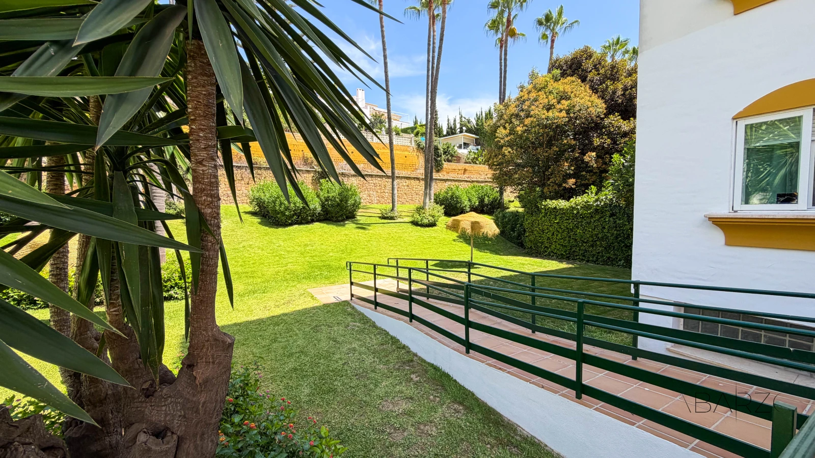 Magnificent apartment in Marbella, 5 minutes from the beach with pool and terrace — interior, Marbella Centro, Marbella (3 of 25)