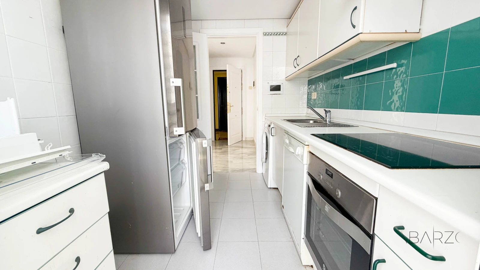 Magnificent apartment in Marbella, 5 minutes from the beach with pool and terrace — interior, Marbella Centro, Marbella (24 of 25)