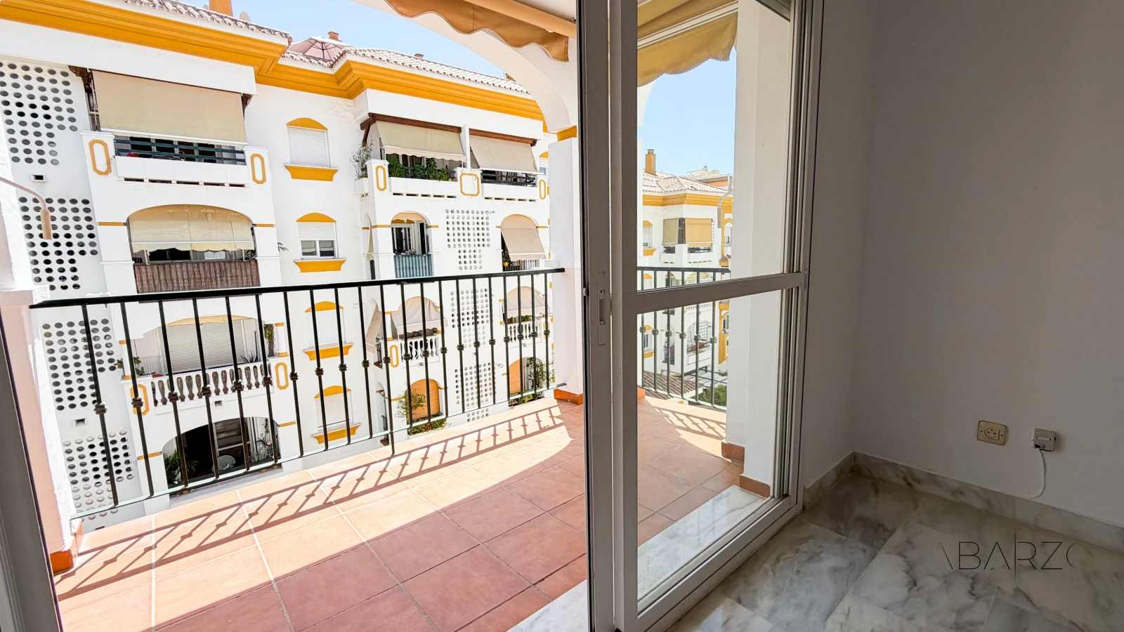 Magnificent apartment in Marbella, 5 minutes from the beach with pool and terrace — interior, Marbella Centro, Marbella (17 of 25)