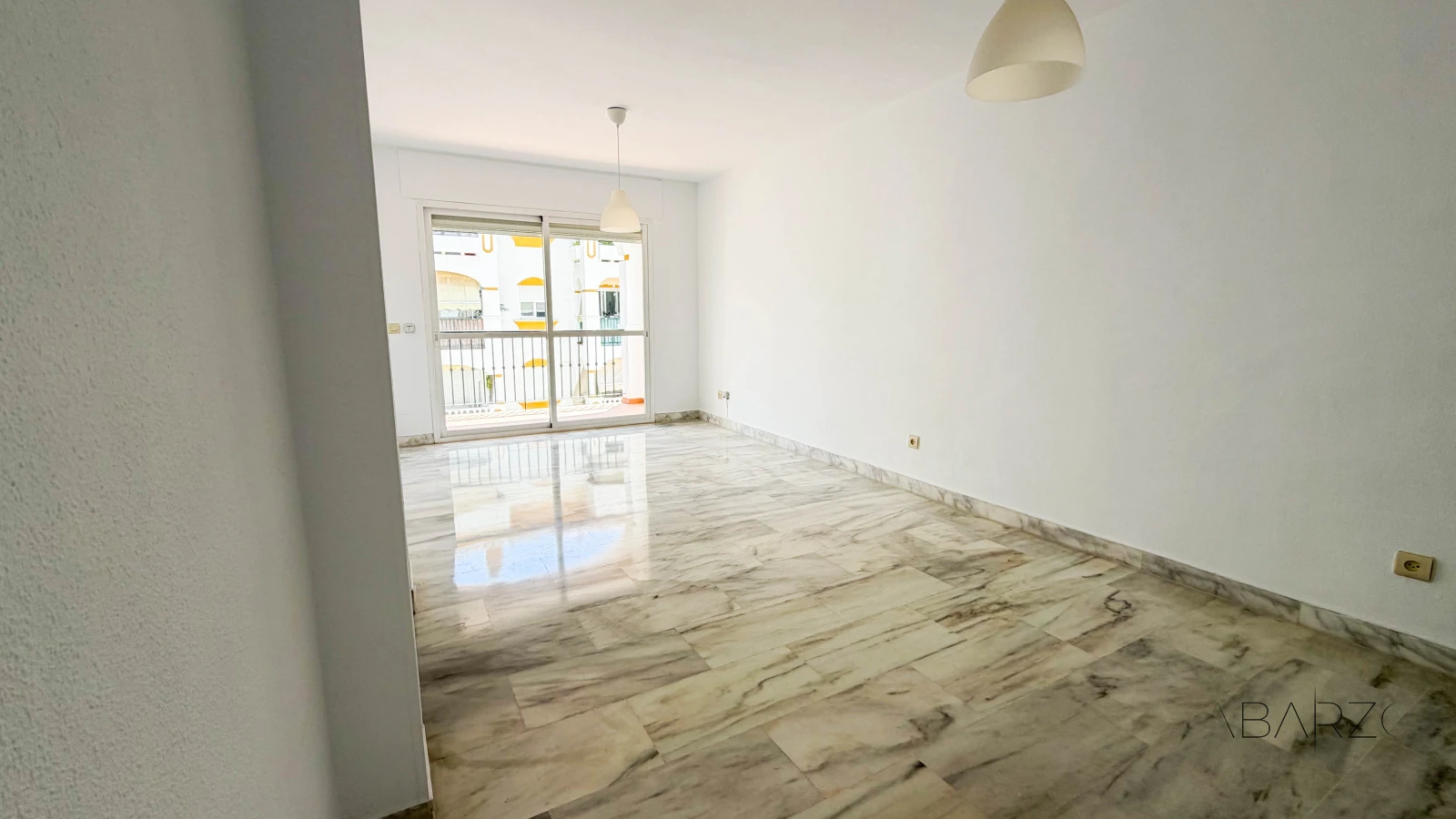 Magnificent apartment in Marbella, 5 minutes from the beach with pool and terrace — interior, Marbella Centro, Marbella (10 of 25)