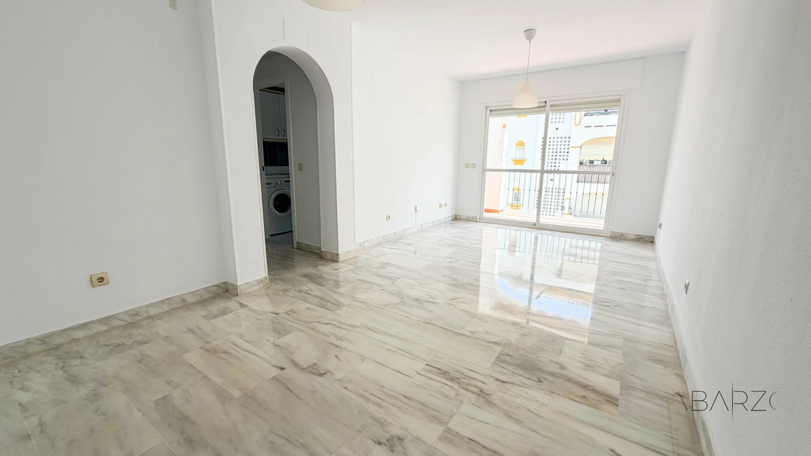 Magnificent apartment in Marbella, 5 minutes from the beach with pool and terrace — interior, Marbella Centro, Marbella (9 of 25)
