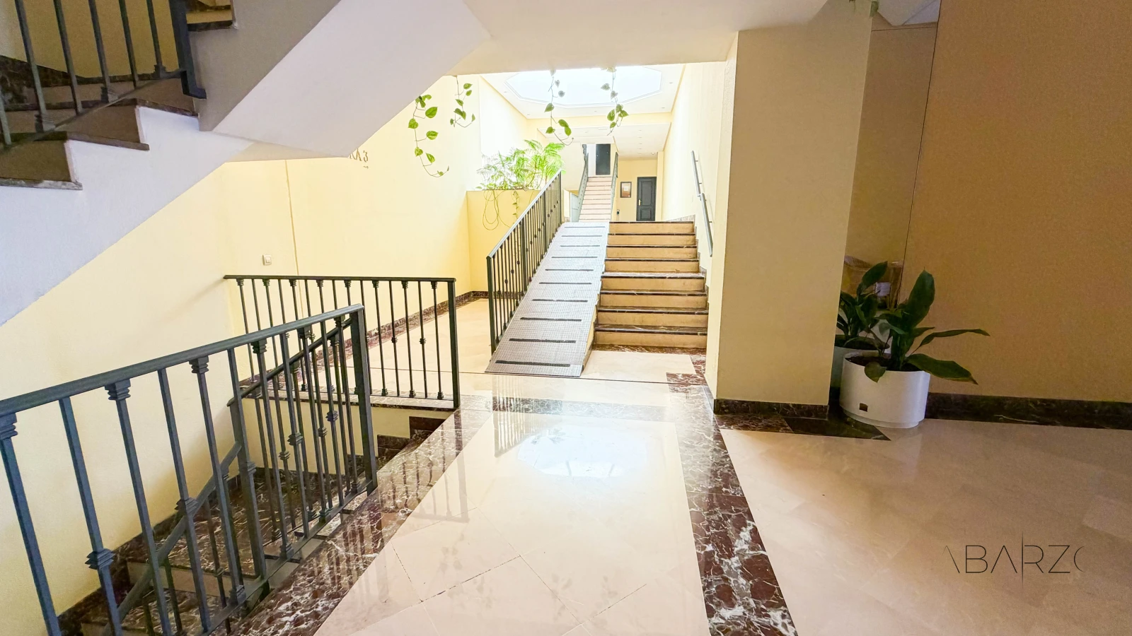 Magnificent apartment in Marbella, 5 minutes from the beach with pool and terrace — interior, Marbella Centro, Marbella (7 of 25)