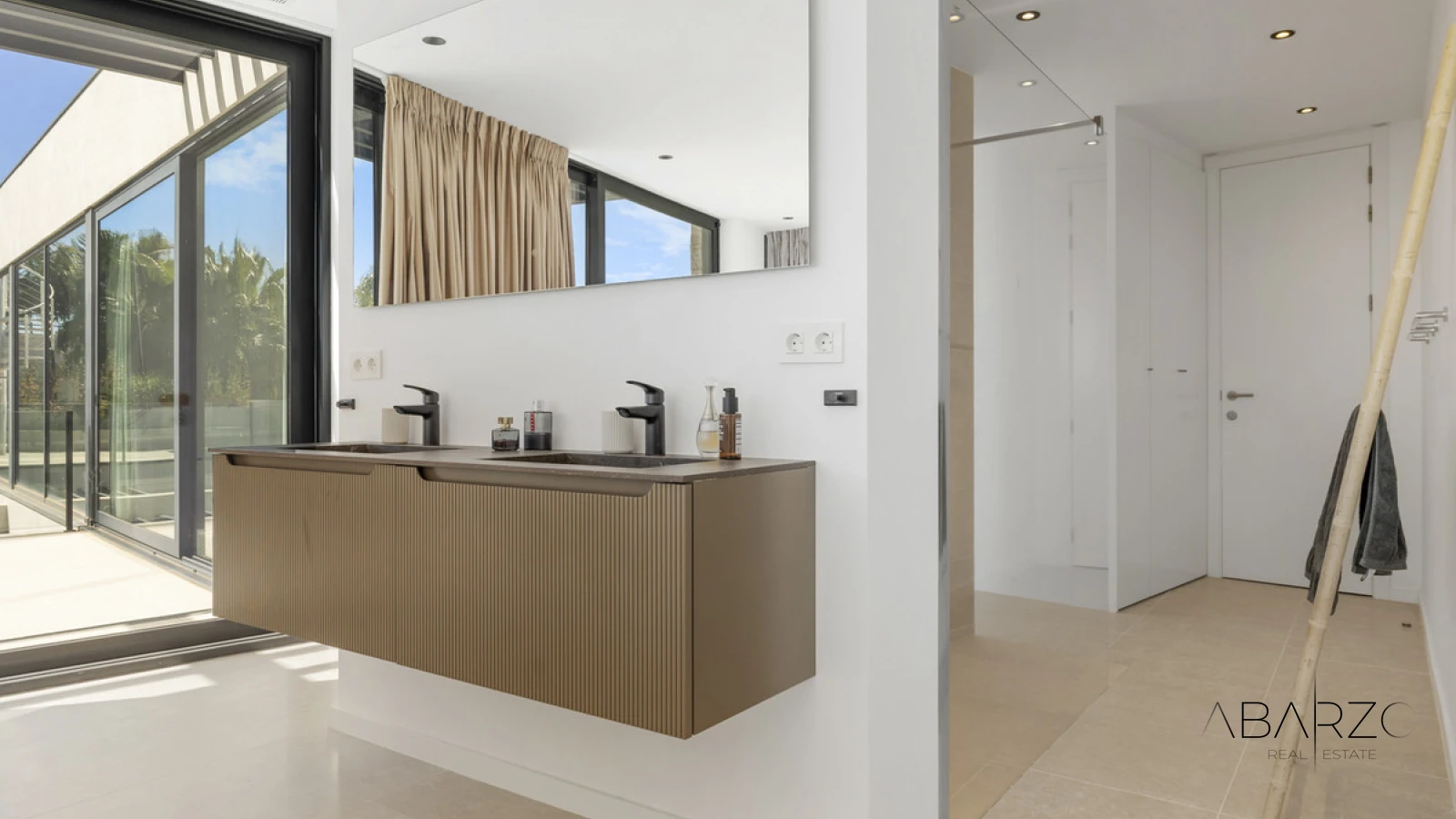 Newly Built Contemporary Villa in La Alquería, Benahavís with Panoramic Sea and Golf Views — interior, La Alquería, Benahavís (33 of 43)