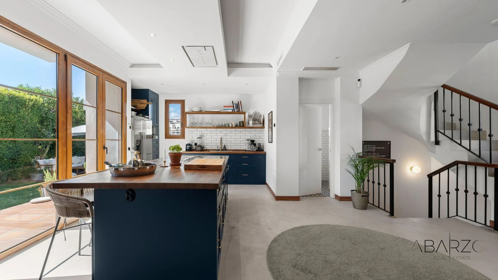 Renovated 4-Bedroom Villa with Sea Views and Private Pool in Estepona East — interior, New Golden Mile, Estepona (6 of 38)