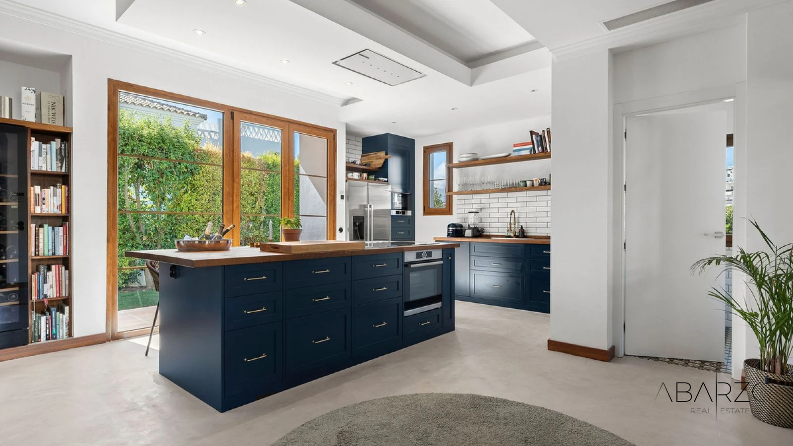 Renovated 4-Bedroom Villa with Sea Views and Private Pool in Estepona East — interior, New Golden Mile, Estepona (7 of 38)