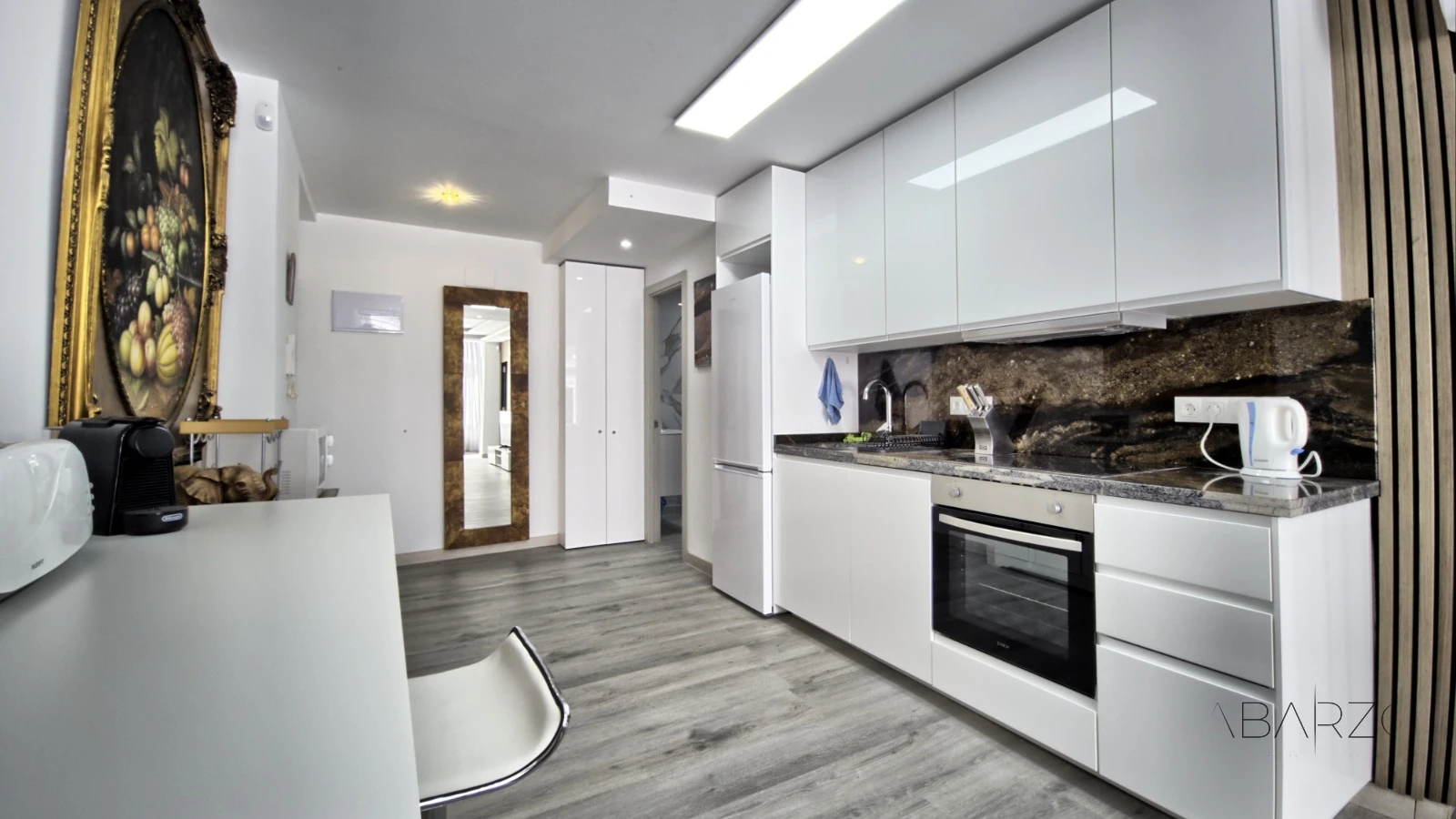 Beautiful renovated apartment in Marbella with garden and pool views — interior, Marbella Centro, Marbella (23 of 25)
