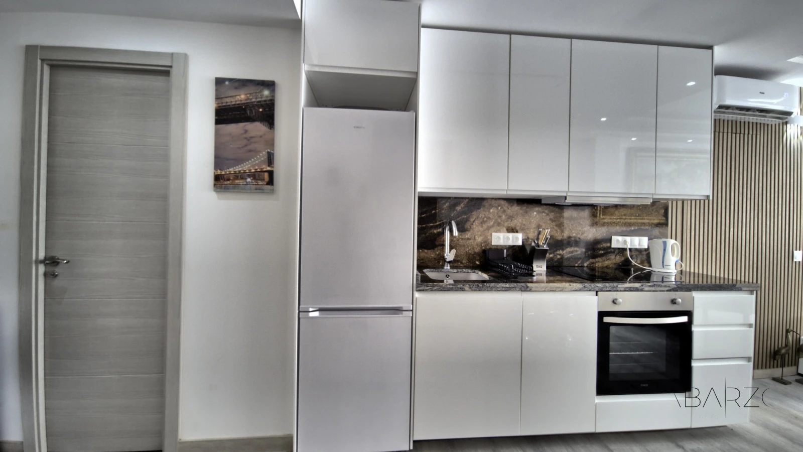 Beautiful renovated apartment in Marbella with garden and pool views — interior, Marbella Centro, Marbella (20 of 25)