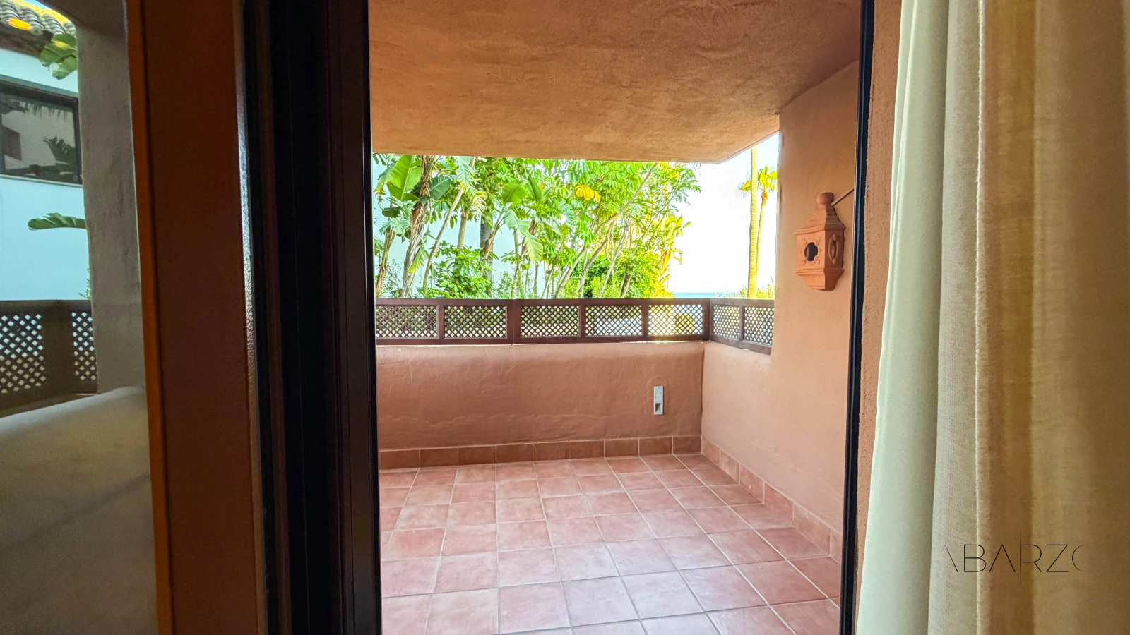 Magnificent beachfront apartment with panoramic sea views and private garden — interior, New Golden Mile, Estepona (39 of 59)