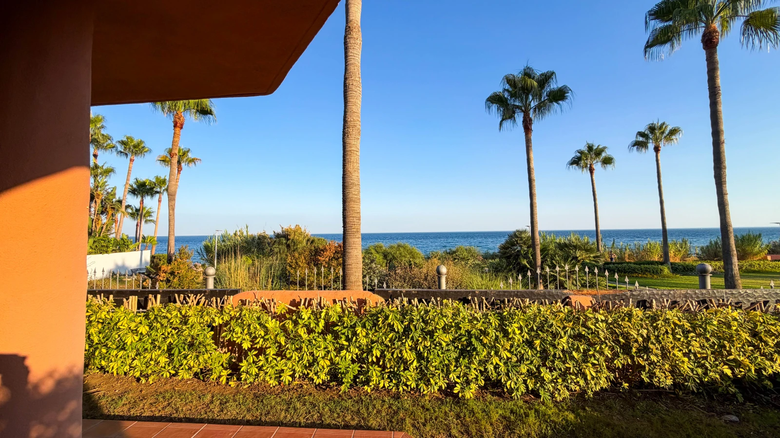Magnificent beachfront apartment with panoramic sea views and private garden — interior, New Golden Mile, Estepona (47 of 59)