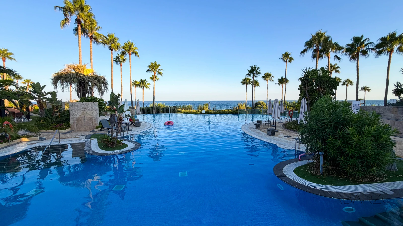 Magnificent beachfront apartment with panoramic sea views and private garden — interior, New Golden Mile, Estepona (4 of 59)