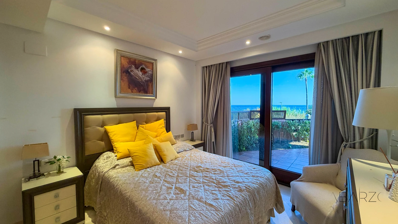 Magnificent beachfront apartment with panoramic sea views and private garden — interior, New Golden Mile, Estepona (22 of 59)