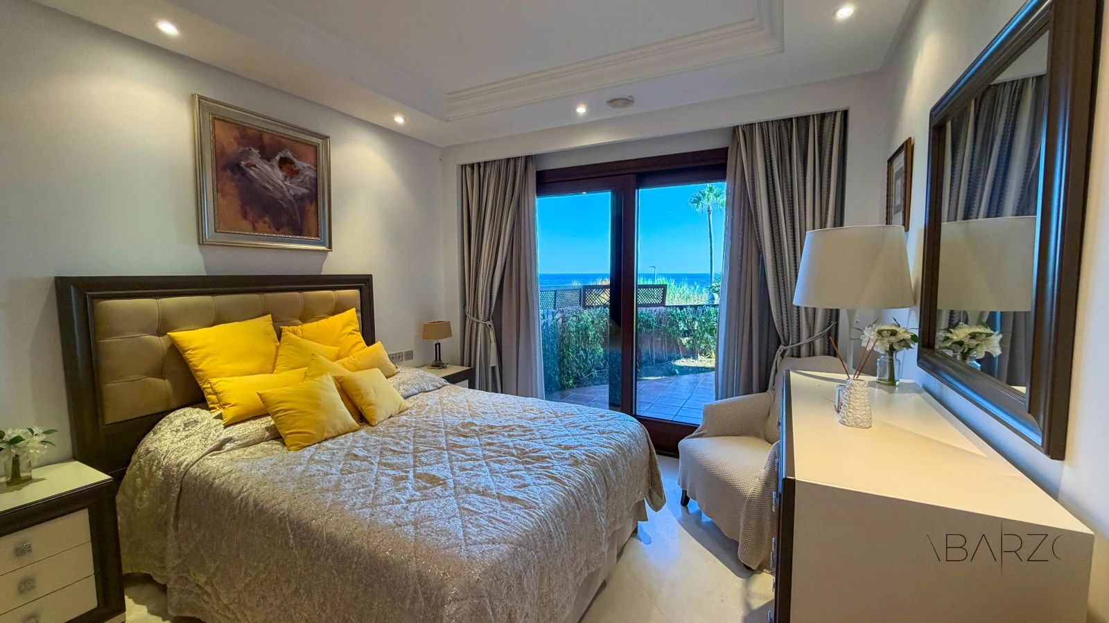 Magnificent beachfront apartment with panoramic sea views and private garden — interior, New Golden Mile, Estepona (25 of 59)