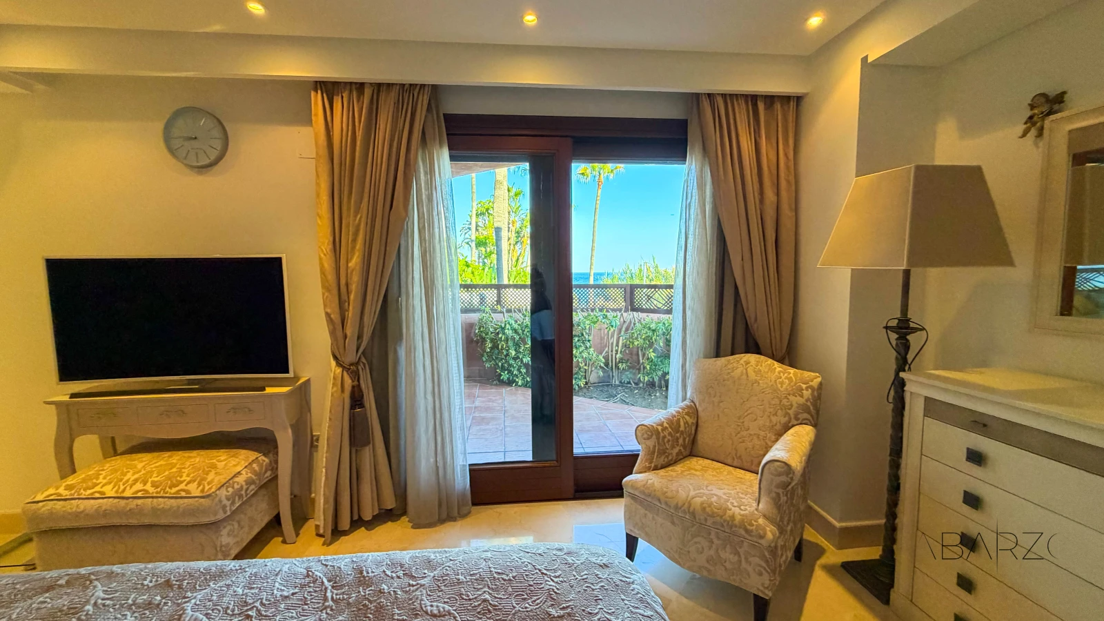 Magnificent beachfront apartment with panoramic sea views and private garden — interior, New Golden Mile, Estepona (17 of 59)