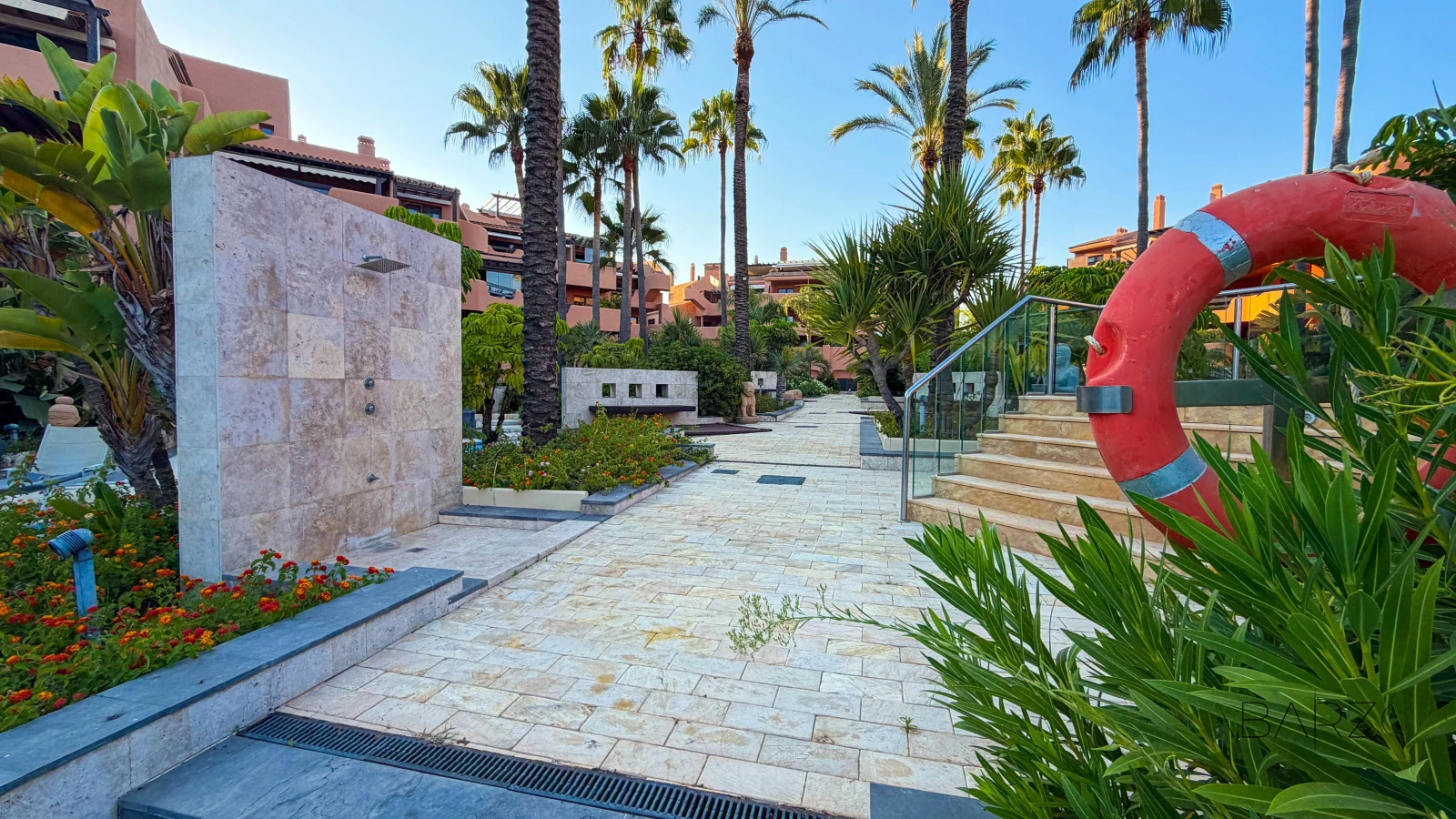 Magnificent beachfront apartment with panoramic sea views and private garden — interior, New Golden Mile, Estepona (57 of 59)