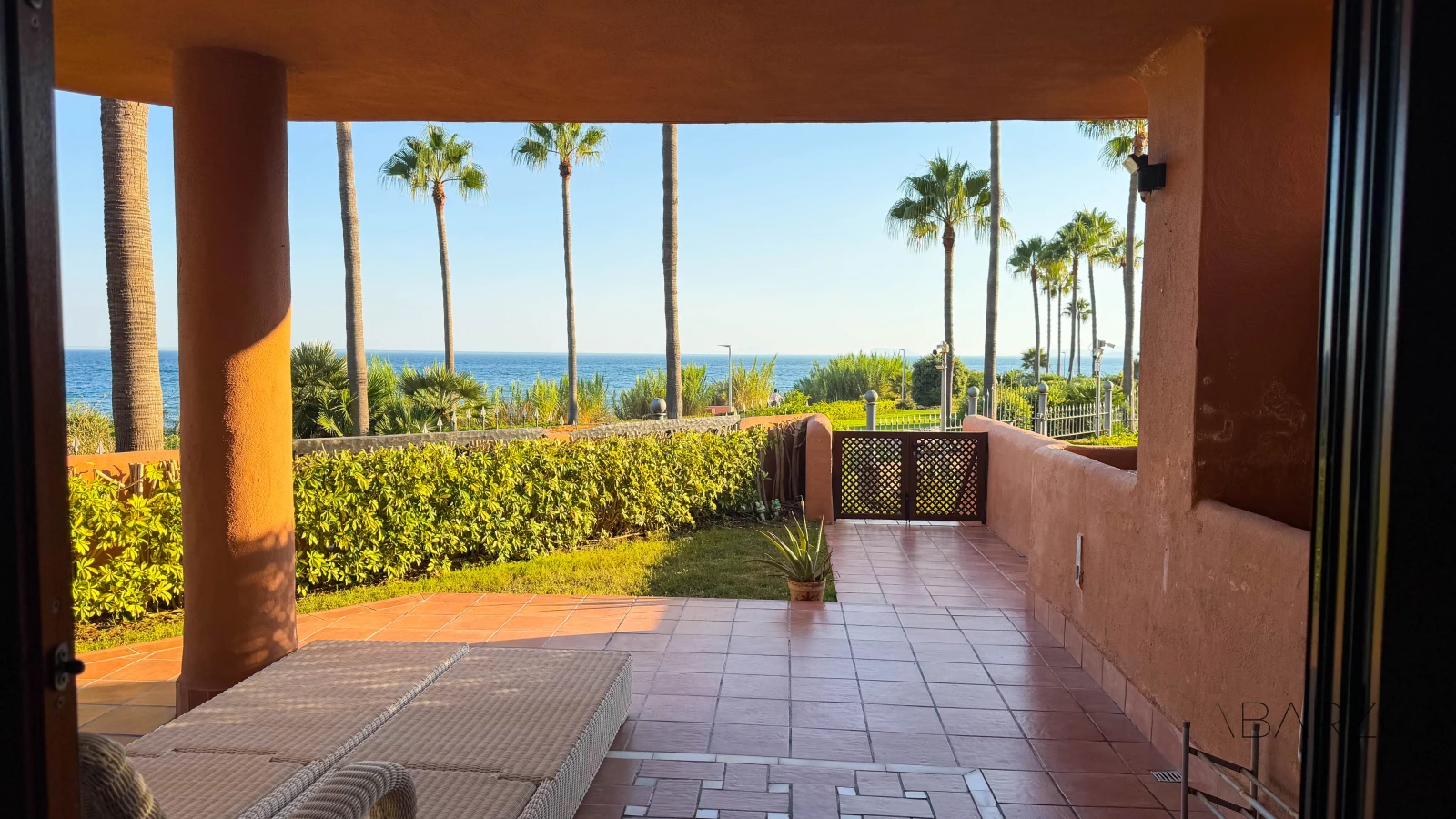 Magnificent beachfront apartment with panoramic sea views and private garden — interior, New Golden Mile, Estepona (43 of 59)