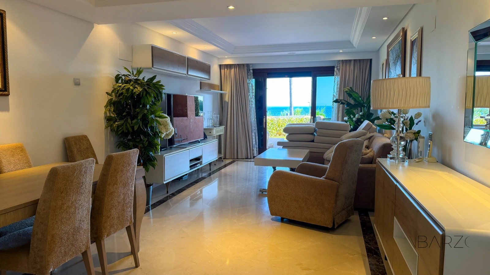 Magnificent beachfront apartment with panoramic sea views and private garden — interior, New Golden Mile, Estepona (11 of 59)