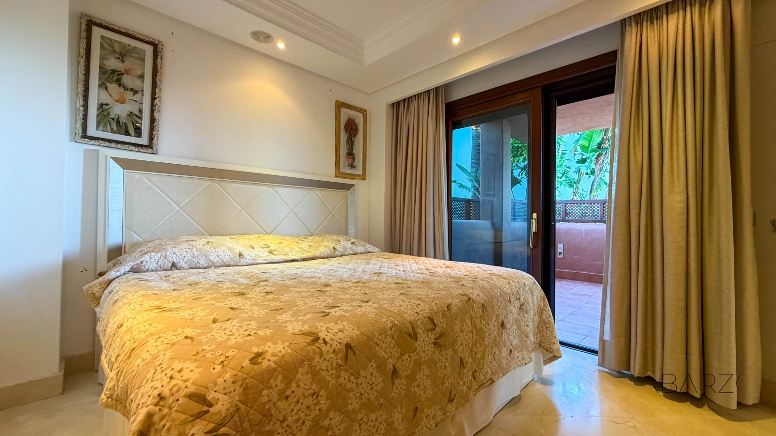 Magnificent beachfront apartment with panoramic sea views and private garden — interior, New Golden Mile, Estepona (30 of 59)