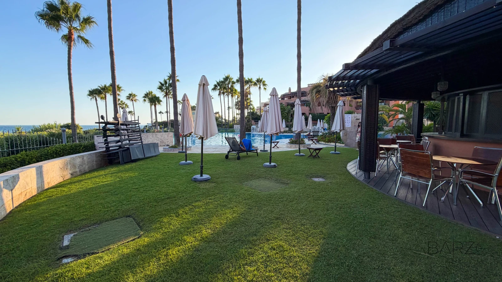 Magnificent beachfront apartment with panoramic sea views and private garden — interior, New Golden Mile, Estepona (54 of 59)