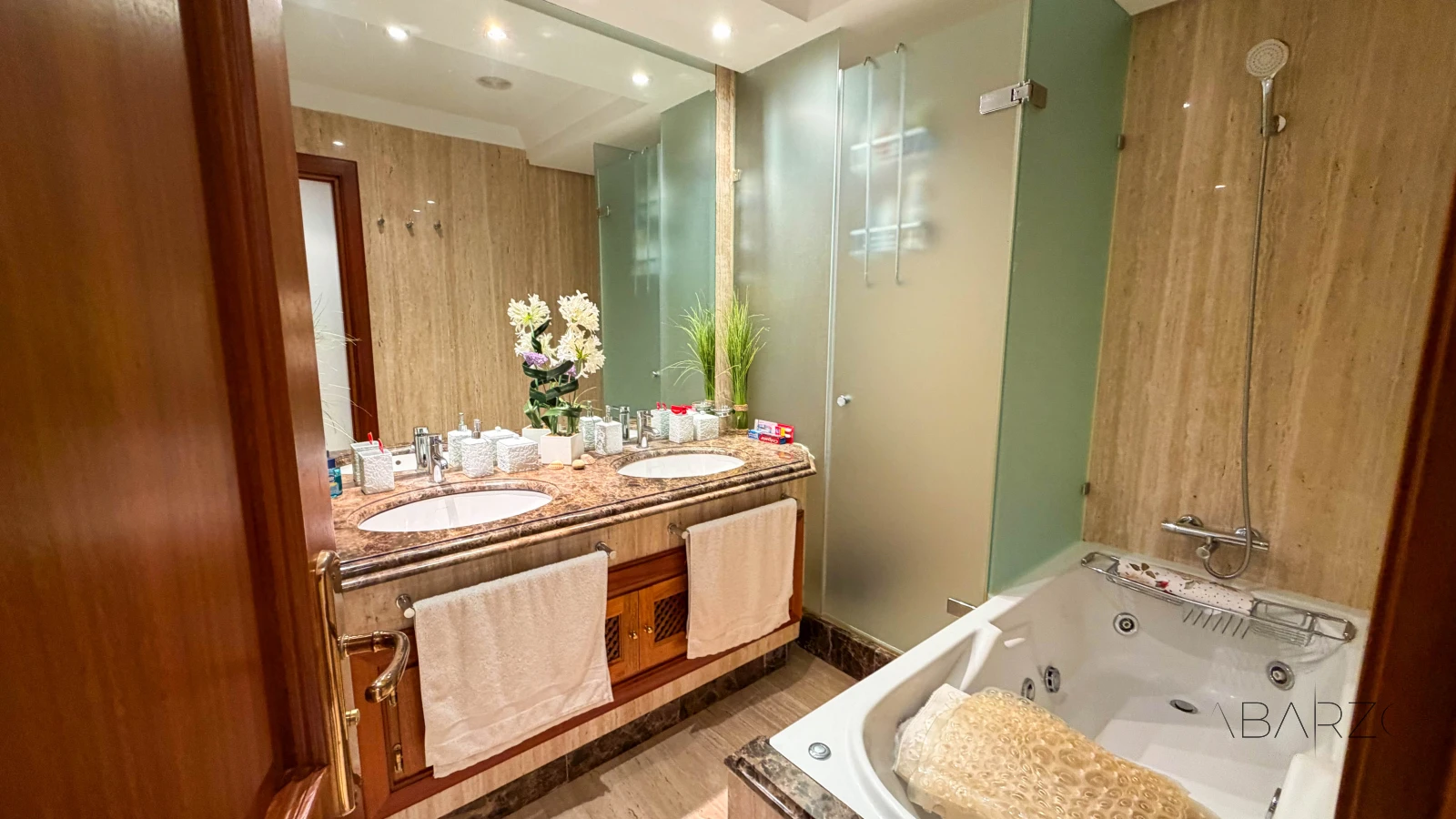 Magnificent beachfront apartment with panoramic sea views and private garden — interior, New Golden Mile, Estepona (19 of 59)