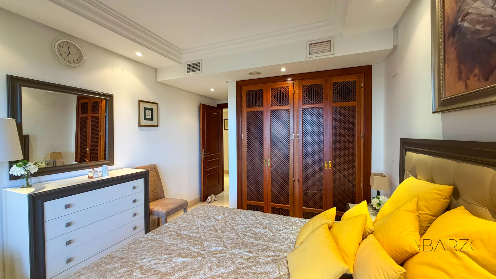 Magnificent beachfront apartment with panoramic sea views and private garden — interior, New Golden Mile, Estepona (24 of 59)