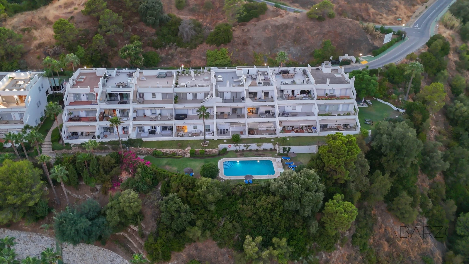 Corner penthouse in Marbella with large terrace and sea and mountain views — interior, La Quinta, Benahavís (4 of 40)